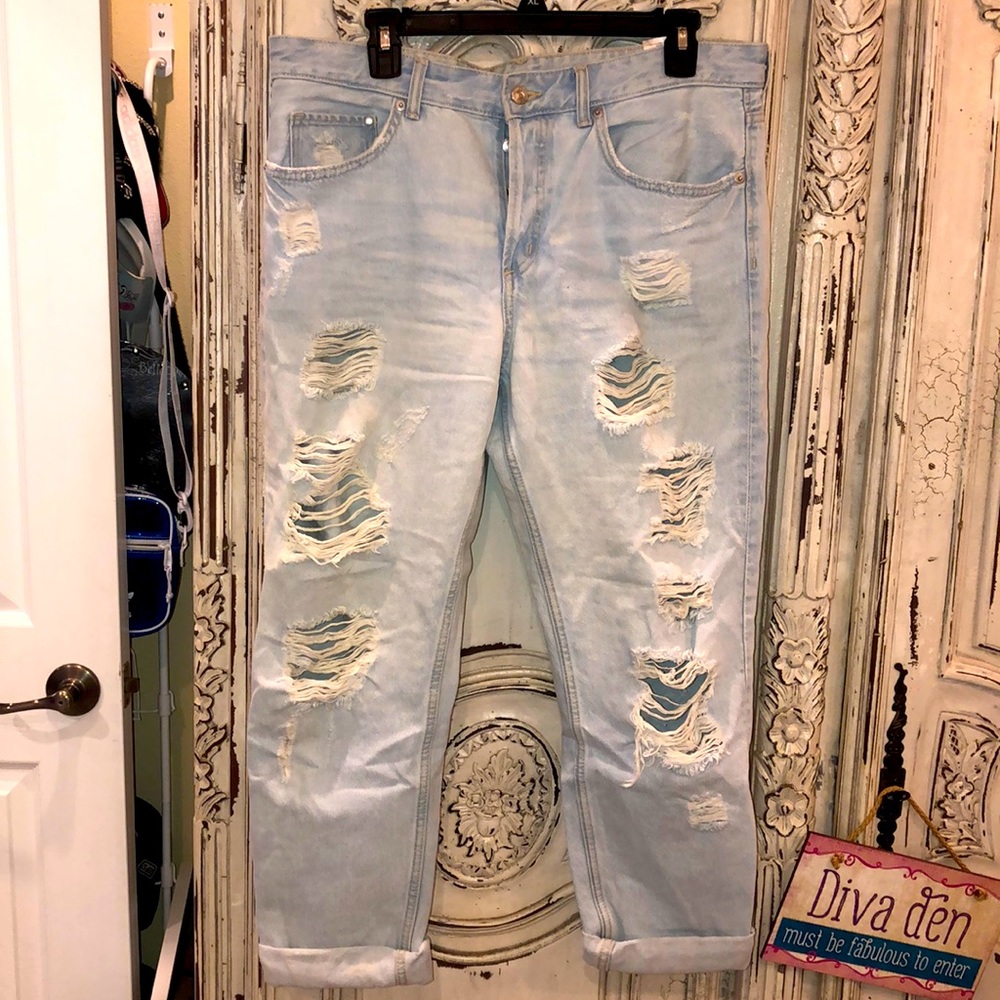 Distressed Boyfriend Cropped Jeans